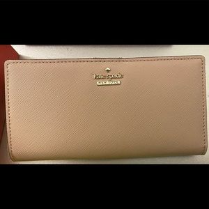 PERFECT MOTHER'S DAY GIFT!!!    Kate Spade Wallet